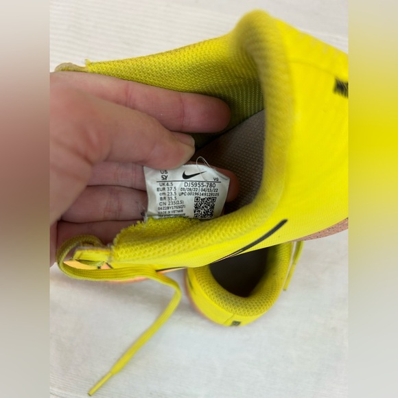 Nike Youth Mercurial Vapor 15 Club IC Soccer Shoes Yellow Strike - Picture 9 of 13